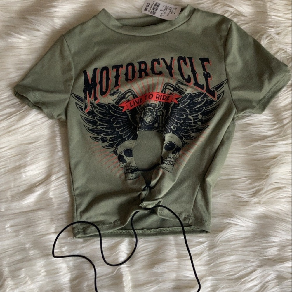 Cute top never worn